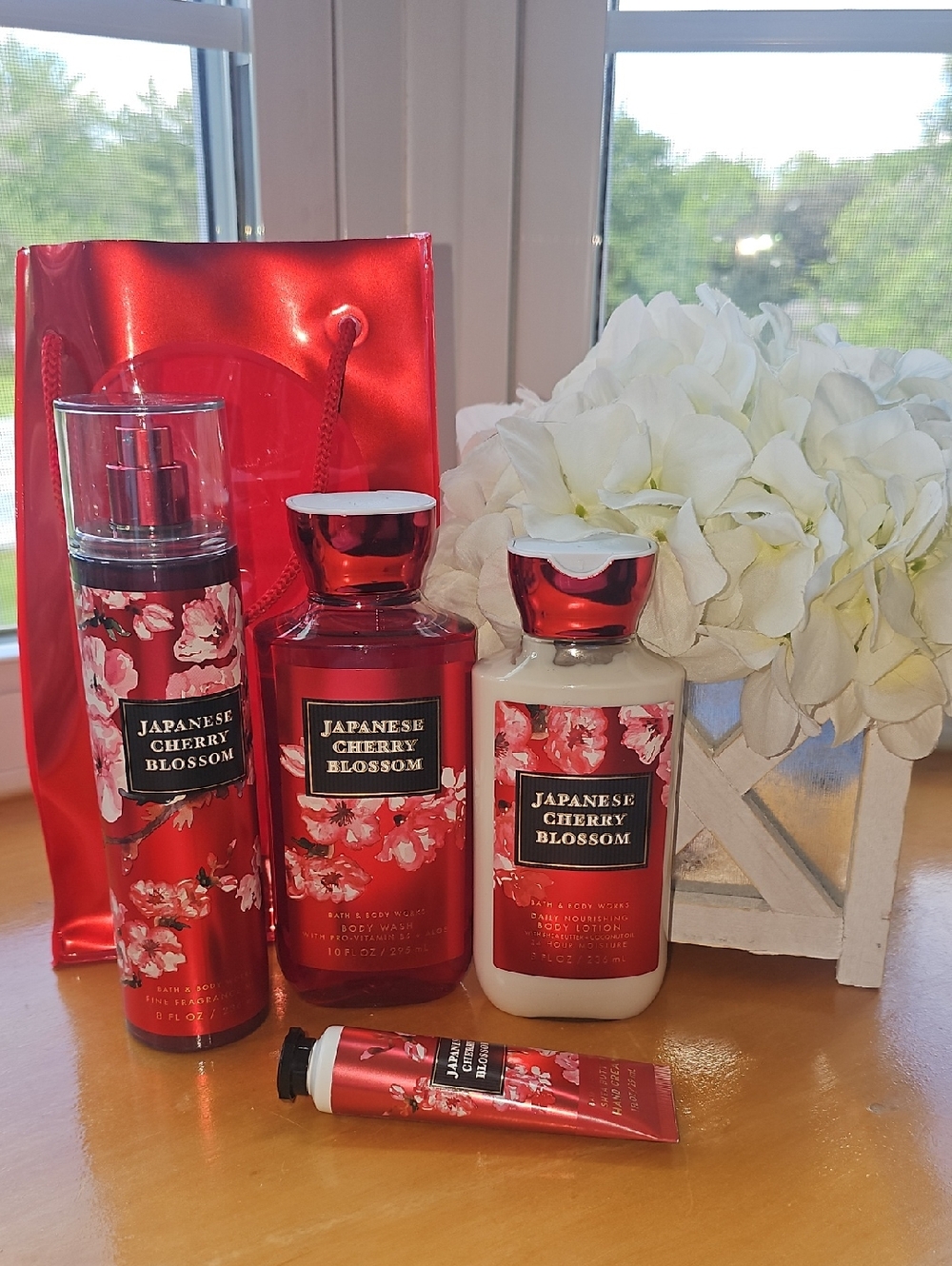 Bath * Body Works Japanese Cherry Blossom Bath & Body Set